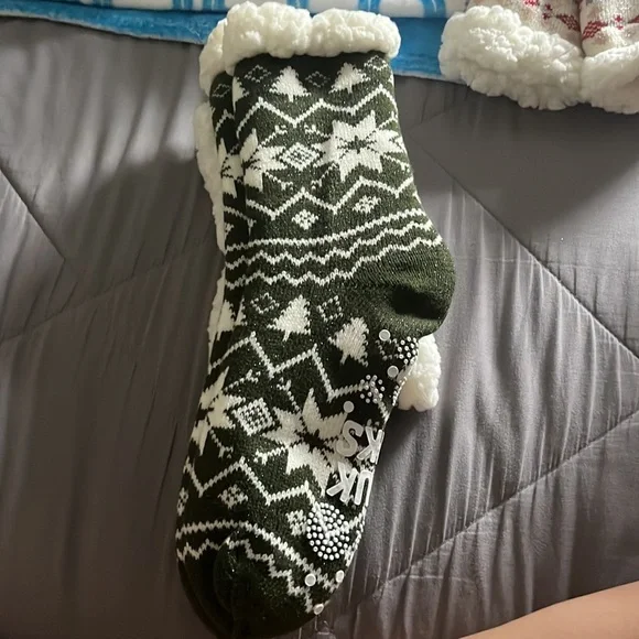 Muk Luks Headband- Sock Set - Picture 3 of 4